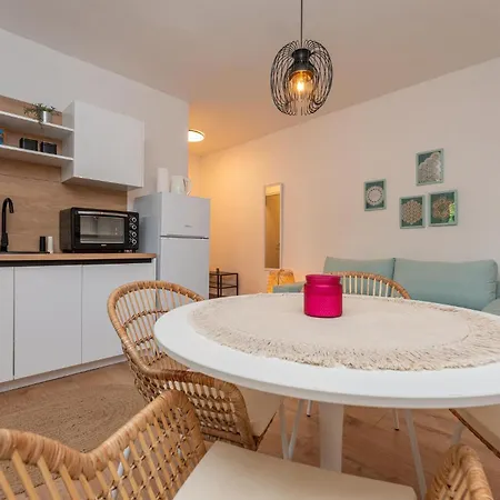 Apartman 1 Bedroom Cozy In Sveti Filip i Jakov