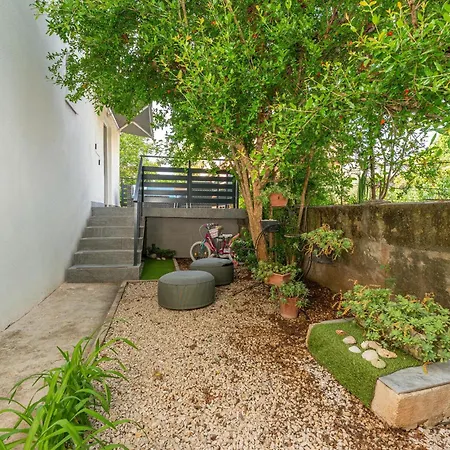 1 Bedroom Cozy In