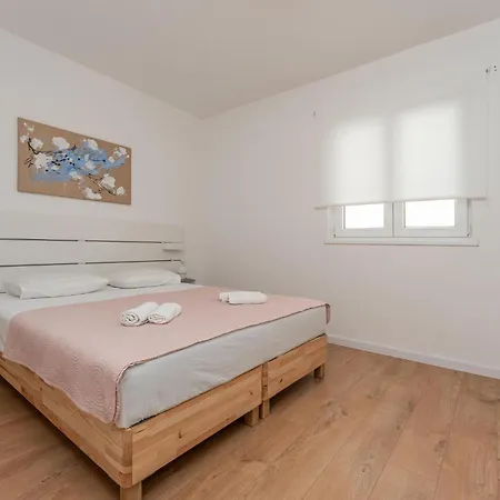 1 Bedroom Cozy In